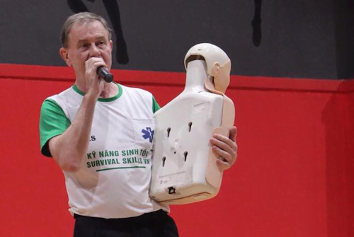 Chuyên gia sơ cứu Tony Coffey