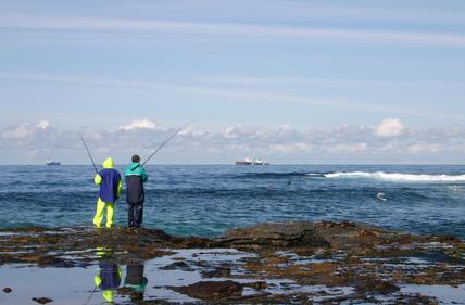 An toàn khi câu cá trên bãi đá