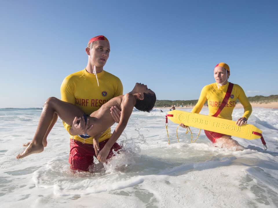 Nhân viên cứu hộ là ai?