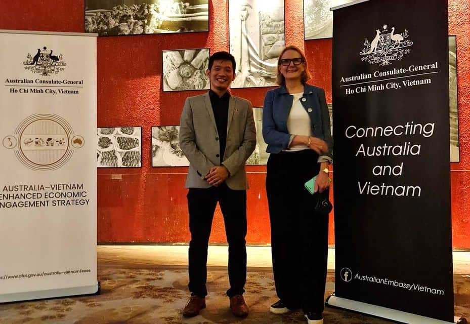 Ms. Sarah Hooper cùng Mr. Hồ Thái Bình