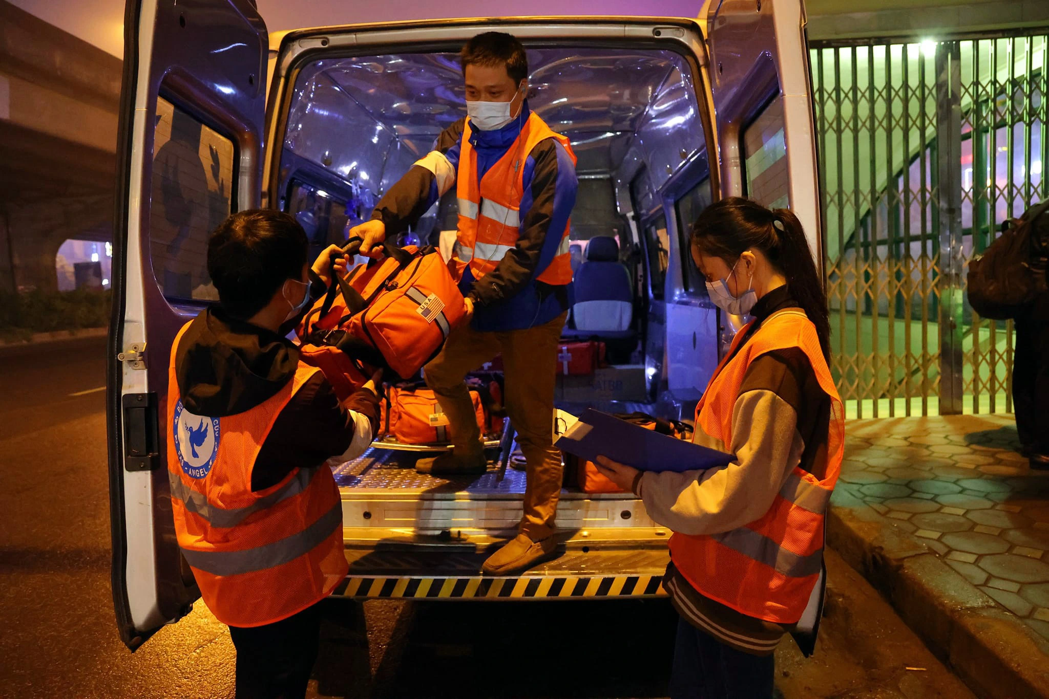 Mr. Pham Quoc Viet (middle)'s first aid team includes both motorbike and ambulance teams. -Photo: FAS Mr. Pham Quoc Viet (middle)'s first aid team includes both motorbike and ambulance teams. -Photo: FAS