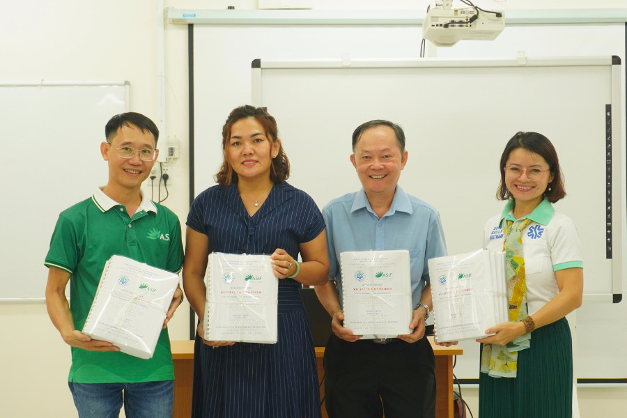 Representative of ASIF, Mr. Thuan Nguyen (left) - Board of Directors of Nguyen Dinh Chieu Special High School (middle) and representative of SSVN, Ms. Trang Jena (right) are donating books to the school